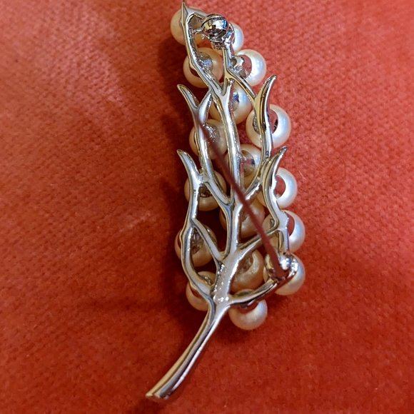 VINTAGE SILVER AND PEARLBROOCH - Picture 2 of 2